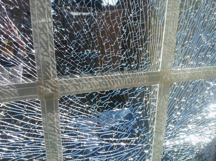 Broken_glass_windows